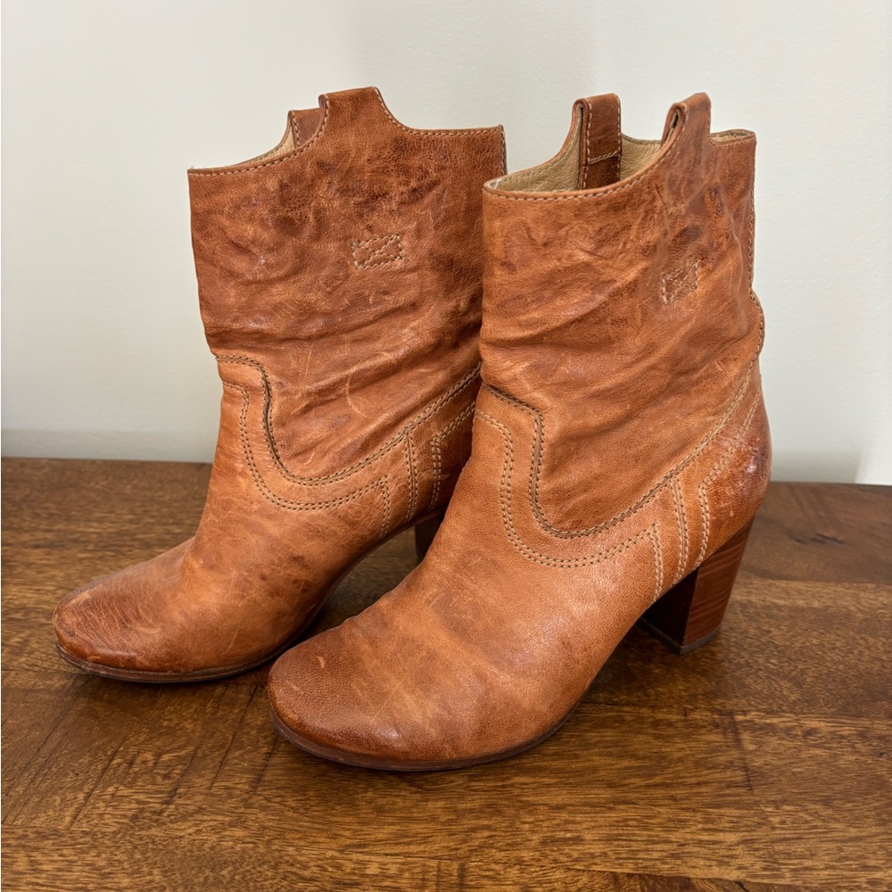 Frye Leather Carson Mid Heel Pull On Ankle Boots